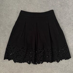BCBGMaxAzria Black A-Line Laser Cut Lace Hem Pleated Skirt Size 0